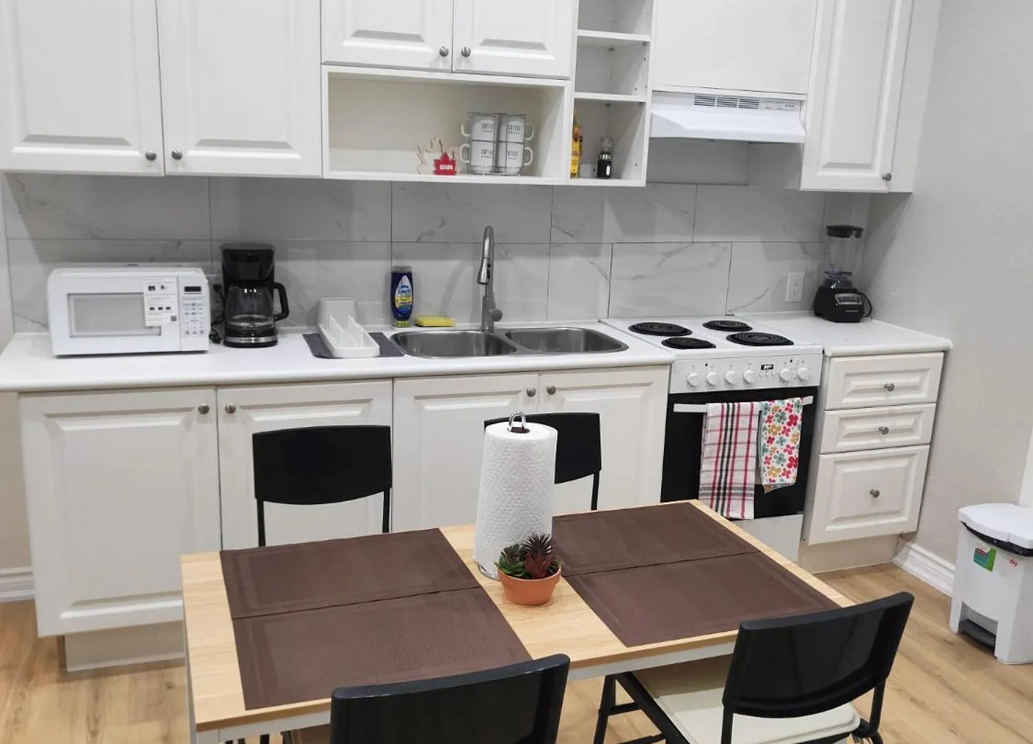 Central Toronto Economical Stay-Stress Free Checkin קנדה